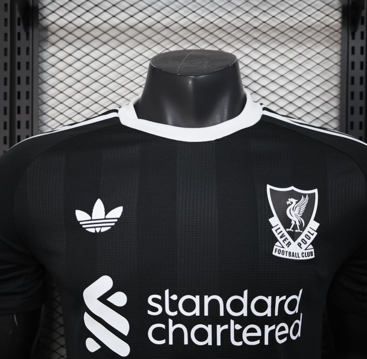 Liverpool goalkeeper away jersey 25/26