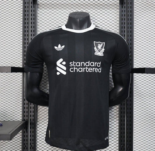 Liverpool goalkeeper away jersey 25/26